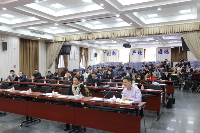 会议现场.png